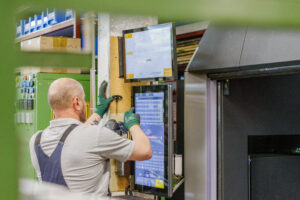 Unternehmensfotografie Handwerker Maschine Digital Monitore